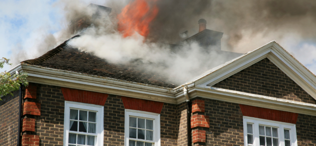 Ubezpieczenie przeciw pożarowi domu – niezbędna ochrona Twojego mienia